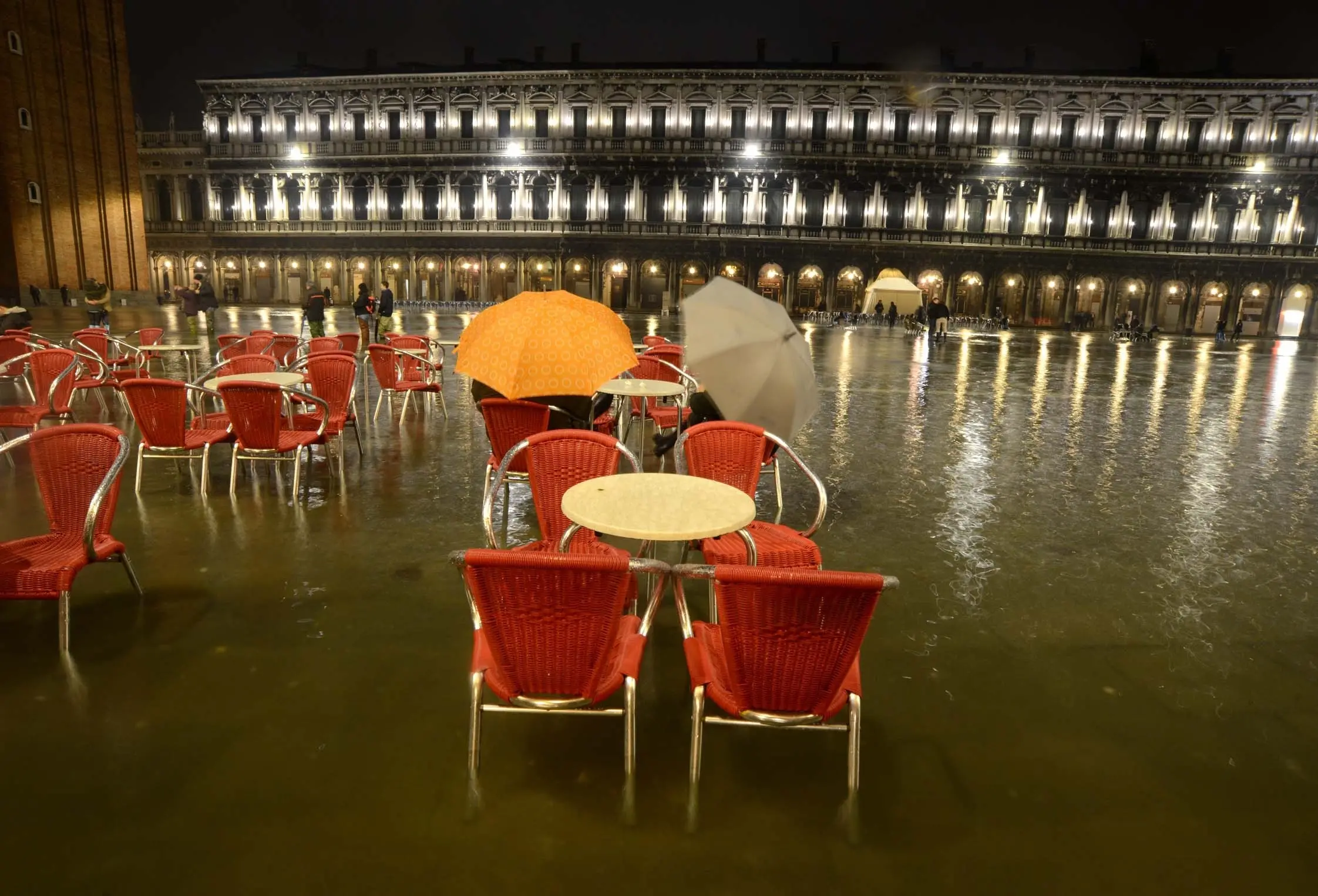 Interpress/M.Tagliapietra Venezia 01.02.2014.- Acqua alta in Piazza San Marco. Notturna.