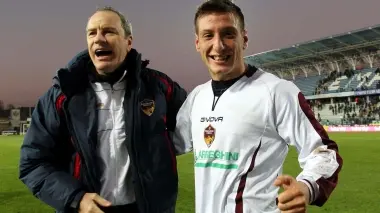 CARICA. Gigi Danova qui assieme a Schiavon al termine della partita vinta ad Empoli