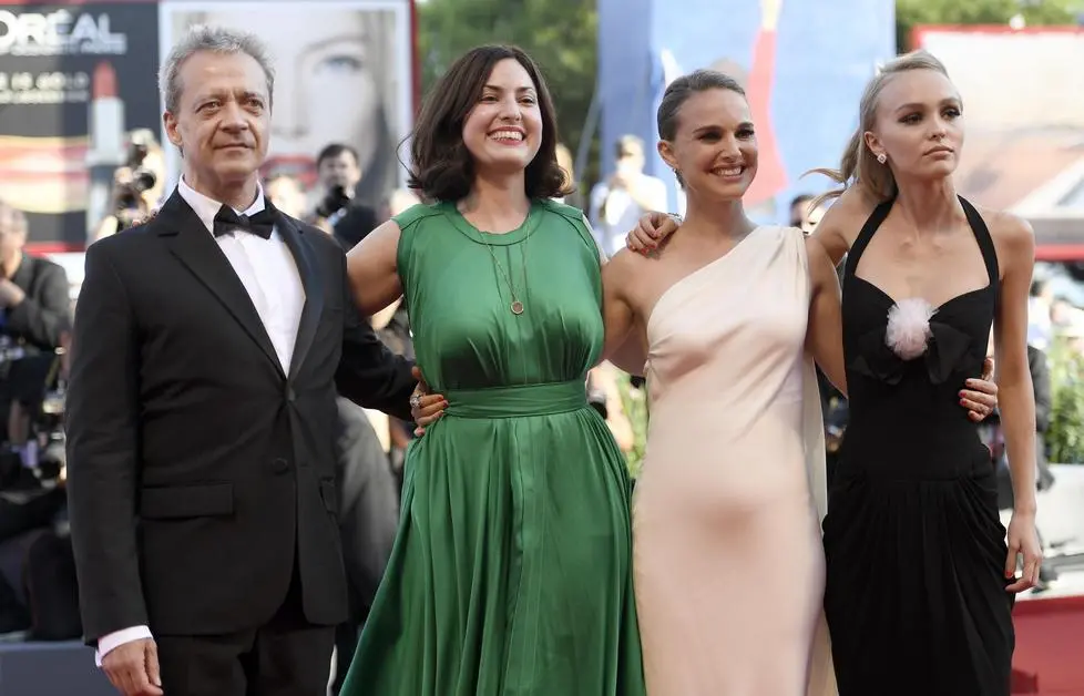 (L-R) French actor Emmanuel Salinger, French director Rebecca Zlotowski, US actresses Natalie Portman and Lily-Rose Depp arrive for the premiere of 'Planetarium' during the 73rd Venice Film Festival in Venice, Italy, 08 September 2016. The movie is presented out of competition at the festival running from 31 August to 10 September. ANSA/CLAUDIO ONORATI