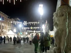 Chioggia: Corso del Popolo con le bancherelle di natale manifestazioni natalizie e Corso del Popolo