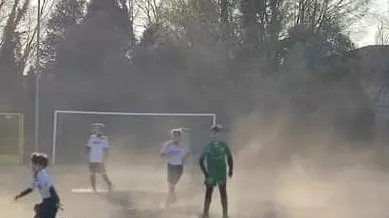 La polvere che si alza dai campi di allenamento dell’Asd Galaxy Fc
