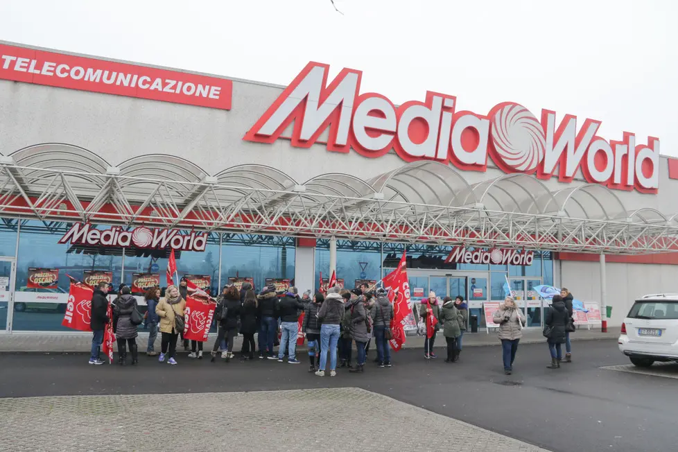 Foto Agenzia Candussi/ Artico/ Mestre, zona Auchan/ Sciopero dei dipendenti di Media World
