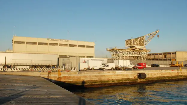 PELLICANI VENEZIA 25.01.2008.- INCIDENTE MORTALE AL PORTO DI VENEZIA. NELLA FOTO IL LUOGO DOVE ERA ORMEGGIATA LA NAVE.- INTERPRESS