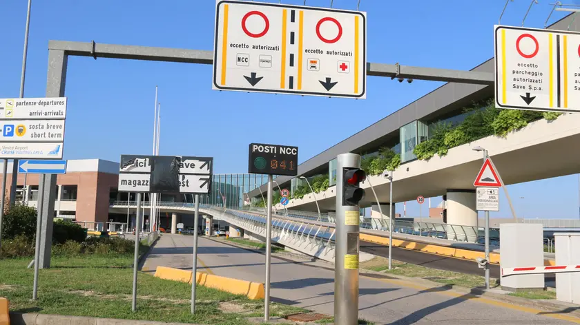 Foto Agenzia Candussi/ Scattolin/ Aeroporto Marco Polo/ Parcheggio sosta breve