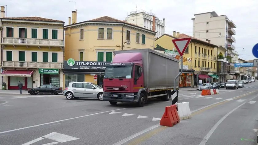 BASCHIERO - DINO TOMMASELLA -SAN DONA' - INCORCIO CORSO TRENTIN VIA AQUILEIA