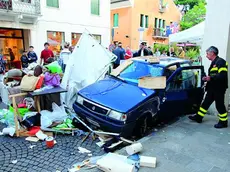 Allegranzi Castelfranco incidente ai mercatini auto investe bancarella