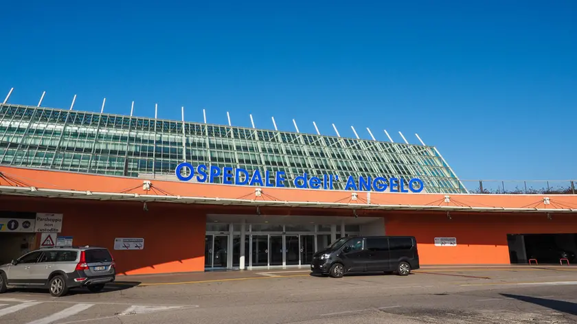 Fotoagenzia Candussi / Ferrazza / Ospedale dell'Angelo , Mestre / Vedute esterne ospedale