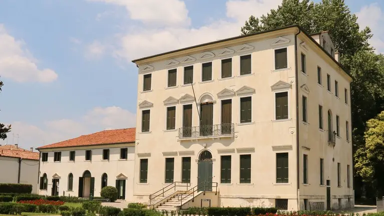 Foto Agenzia Candussi/ Scattolin/ Mestre, via Circonvallazione/ Veduta del parco e della villa Querini