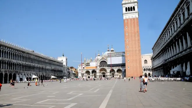 Interpress/Mazzega Morsego Venezia, 27.07.2013.- Caldo eccezzionale a Venezia Piazza San Marco deserta