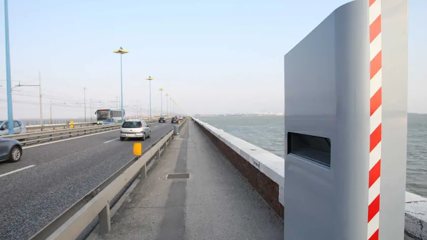 Uno dei quattro autovelox sul Ponte della libertà, andrà in pensione