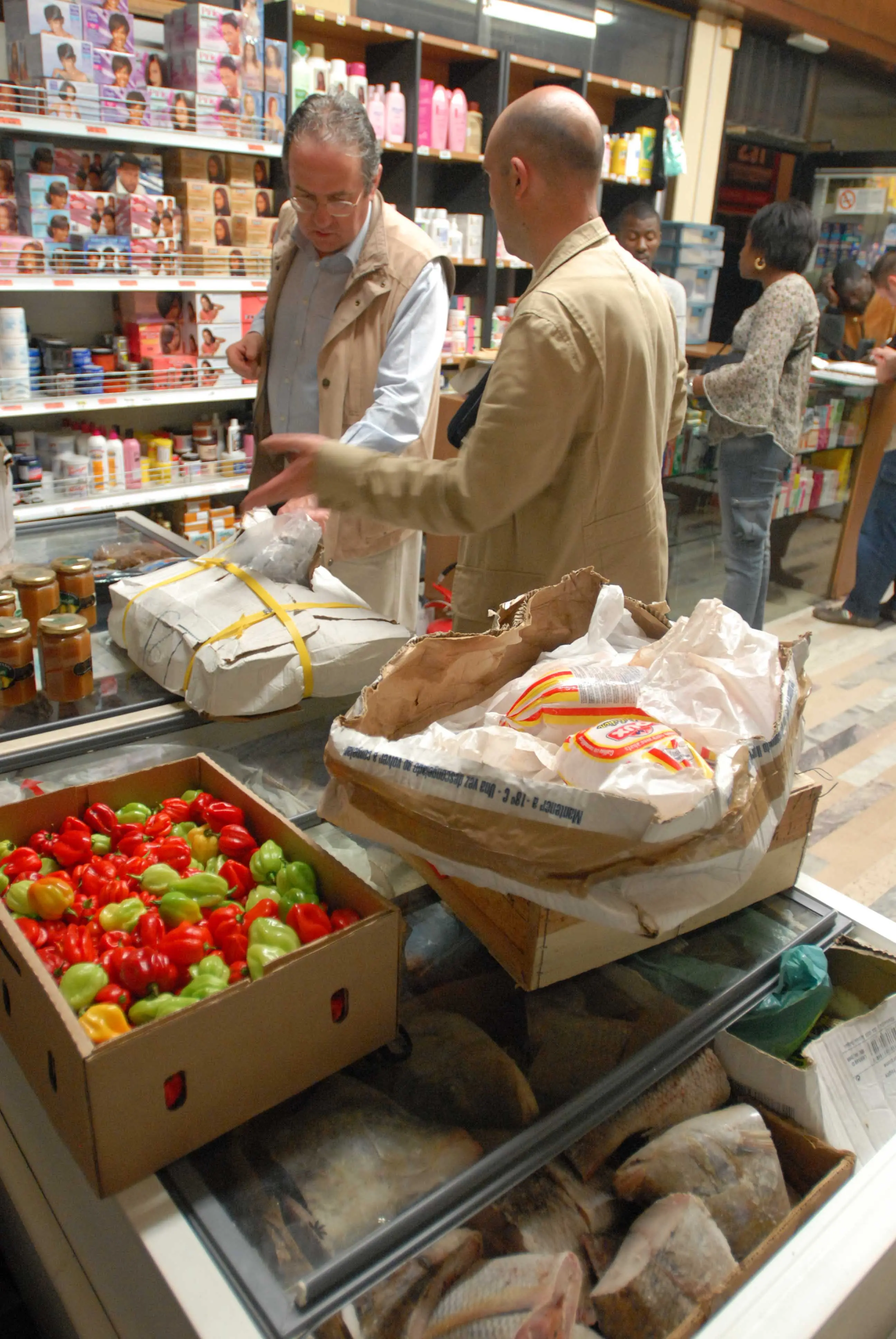 Un controllo in un minimarket (foto di repertorio)