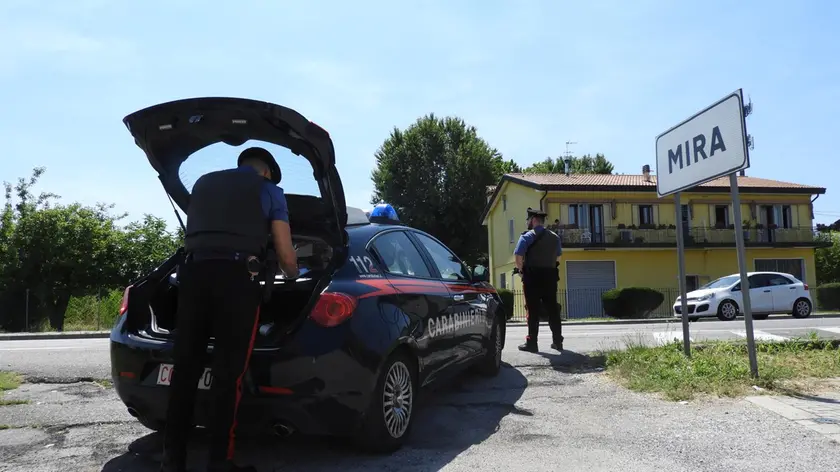 Una pattuglia dei carabinieri a Mira
