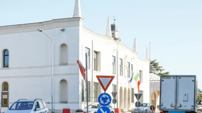 Foto Agenzia Candussi - FURLAN - MESTRE VIA MIRANESE -CHIRIGNAGO VEDUTE NUOVA ROTATORIA VIA MIRANESE