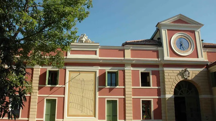 MIRANO: COSTITUZIONE VILLAGGIO GLOBALE: PARTE DI VILLA RESTAURATA ED ABITATA: 18/7/11 LIGHT IMAGE villaggio globale mirano