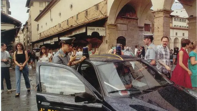 20000415 GUARDIA FINANAZA AUTO DELLA GUARDIA DI FINANZA DURANTE UN CONTROLLO FOTO SIMBOLO ( /RIVISTA )