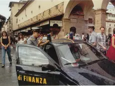 20000415 GUARDIA FINANAZA AUTO DELLA GUARDIA DI FINANZA DURANTE UN CONTROLLO FOTO SIMBOLO ( /RIVISTA )