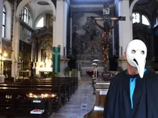 Interpress/M.Tagliapietra Venezia 06.02.2018.- Maschera dentro la chiesa di San Moisè.