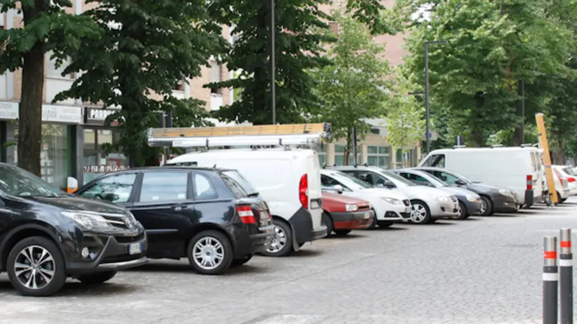 Agenzia Candussi, giornalista Chiarin. Parcheggi irregolari. riviera XX settembre Mestre