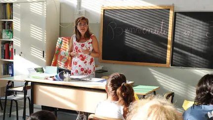 Il primo giorno di scuola per gli alunni dell'Istituto Comprensivo Padre Gemelli di Torino, 12 settembre 2011. ANSA / DI MARCO