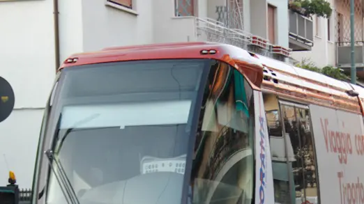 agenzia Candussi. Giornalista;: Chiarin. Tram fermo all'incrocio tra via Colombo e via Bissuola Mestre