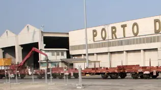 Agostini vch01a Ruggeroa Donaggio Chioggia: porto di Val da Rio,a bordo di una delle due chiatte per la navigazione fluviale