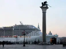 Interpress/Mazzega De Polo Venezia, 07.04.2013.- Ore 6,30 passaggio della nave "Fantasia" MSC Crocere in Bacino San Marco.-