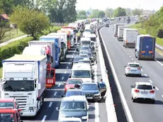 DE POLO - DINO TOMMASELLA - S.STINO DI L- IL SECONDO INCIDENTE IN A4 CON CODE IN AUTOSTRADA, ARRIVO ELICOTTERO