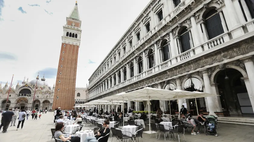 22/05/2021 Venezia, il ritorno dei turisti nella citta' dopo le riaperture di ristoranti, bar e atre attivita' commerciali in Piazza San Marco. Caffe' Florian