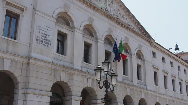 Lorenzo Porcile/Corso del popolo, Chioggia/ esterni municipio di chioggia