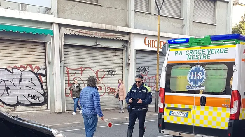 I rilievi in via Piave dopo l'incidente (foto Gianpaolo Conte)