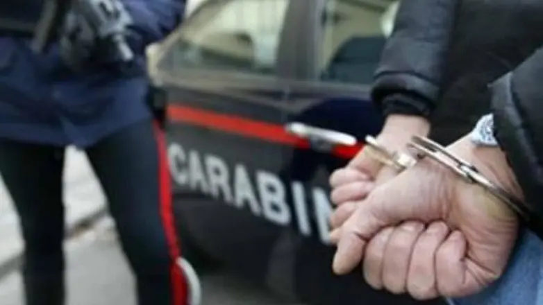 Otto persone sono state arrestate dai carabinieri