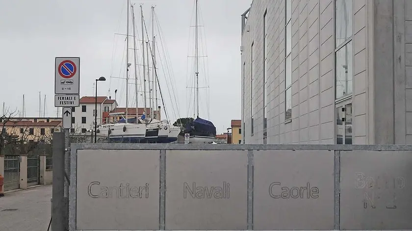CAORLE - DINO TOMMASELLA - DE POLO - CANTIERE NAVALE BACINO 2 IN VIA SANSONESSA ALL'INTERNO DEL QUALE E' AVVENUTO L'INCIDENTE AL SIG. ROSSETTI
