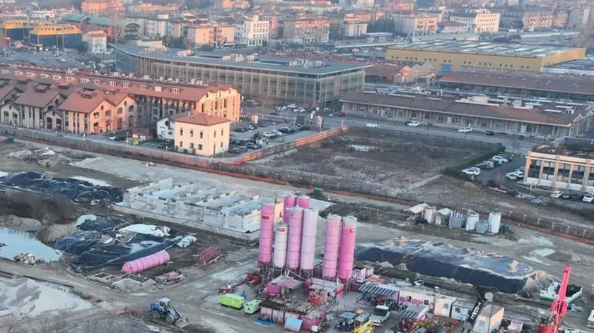 L’enorme area in bonifica tra viale Ancona e Altobello di proprietà di Italgas dagli anni Settanta