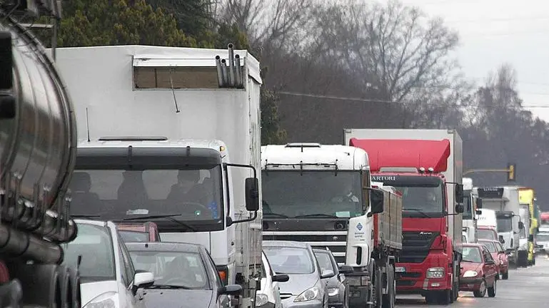 MIRANO INCIDENTE MORTALE. OPERDE LA VITA GIOVANNI PESCE. TRAFFICO BLOCCATO IN VIA CAVIN DI SALA Mirano: incidente mortale