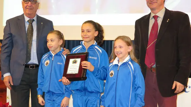 GIORNALISTA: Cruccu AGENZIA FOTO: Candussi LUOGO: Auditorium Provincia, via Forte Marghera, Mestre DESCRIZIONE: 23a festa regionale della ginnastica - comitato regionale del Veneto - nella foto: squadra Spes Mestre, 2a classificata serie C3A