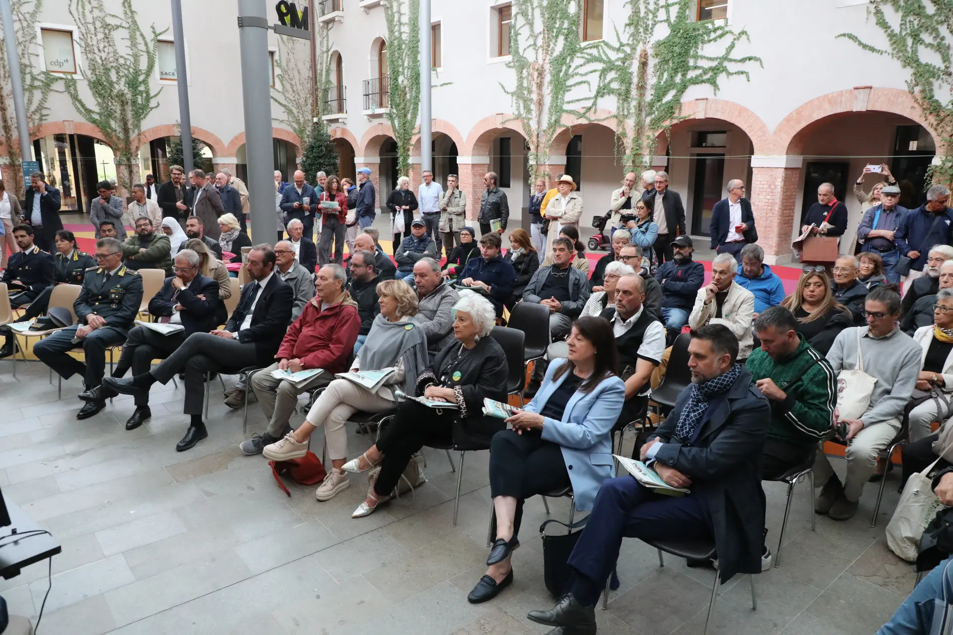 Il pubblico e i lettori in ascolto