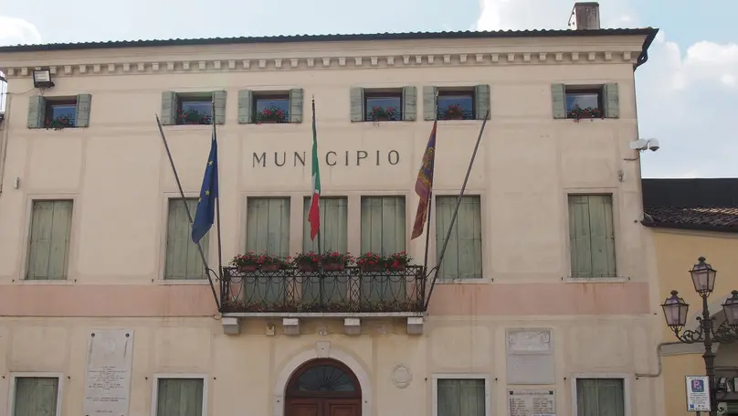 Porcile Lorenzo /Piazza Martiri della libertà, Mirano/Morsego/ vedute della piazza e del muniucipio di Mirano