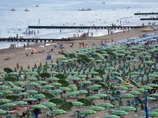 DE POLO - DINO TOMMASELLA- JESOLO LIDO - VEDUTE DELLA GENTE IN SPIAGGIA DA TERRA E DALL'ALTO