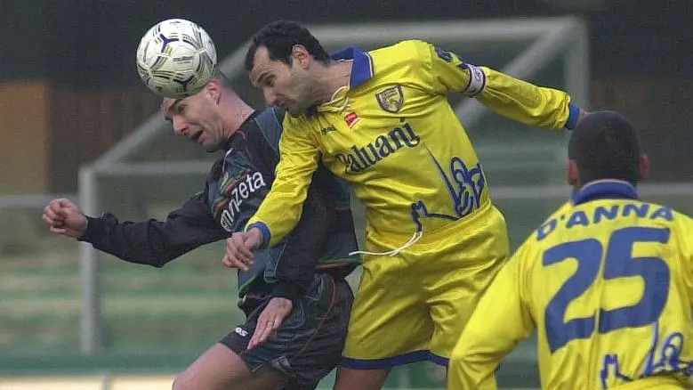 VERONA 23/12/2000 NELLA FOTO:COLPO DI TESTA DI MANIERO FOTOSERVIZIO:TEKNOPHOTO