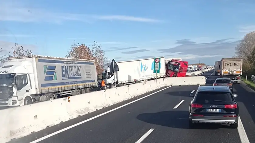 I mezzi incidentati lungo l'autostrada A4