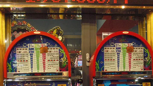 La slot machine con l'importo di una vincita record sul display in una foto d'archivio. ANDREA MEROLA / ANSA / PAL