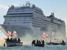 Interpress/Mazzega Morsego Venezia, 04.10.2015.- Zattere, protesta "No Grandi Navi".-