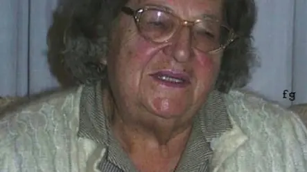 fgavagnin depolo mafalda codan con il libro da lei scritto dopo l'esilio dall' Istria