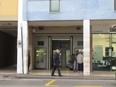 Il centro distributori automatici di via Carducci (foto Agenzia Candussi, Mestre)