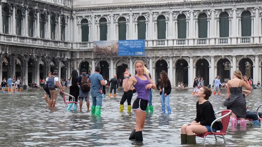 INTERPRESS/GF.TAGLIAPIETRA.16.06. ACQUA ALTA FUORI STAGIONE.