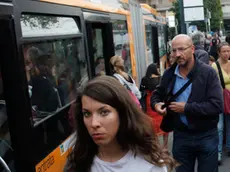 agenzia candussi. giornalista; artico. descrizione: primo giorno di attivazione del serivizio tram fino a Venezia Piazzale Roma. nella foto piazzale Cialdini Mestre