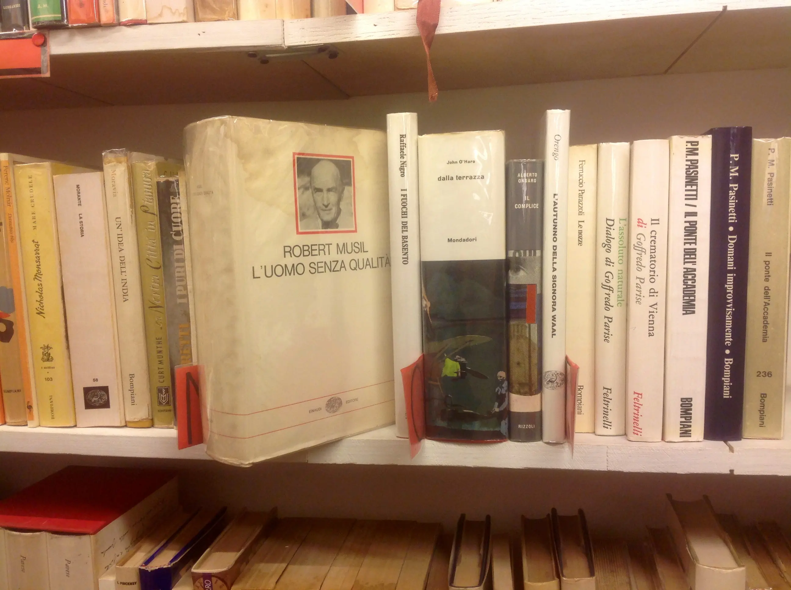 Uno dei libri della Fondazione ora in vendita in libreria