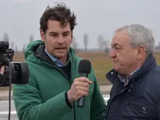 DE POLO - DINO TOMMASELLA - FOSSALTA DI PORTOGRUARO - INTERVISTA A GIORGIO PADRE DI RIZZETTON MARCO PER LA VITA IN DIRETTA -LA TROUPE DURANTE L'INTERVISTA - CON GIACCA VERDE IVAN BACCHI