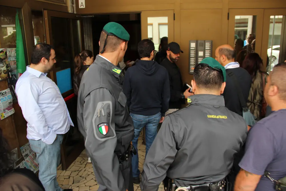 Il sequestri della finanza in via Piave, nel giorno degli arresti