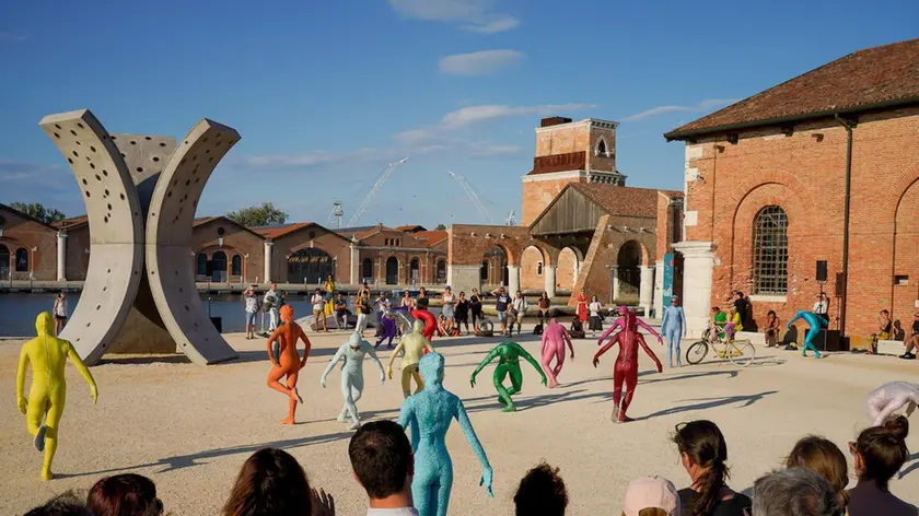 Uno degli spettacoli della Biennale danza